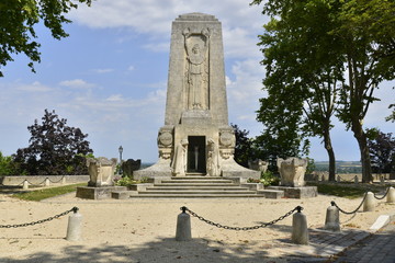 Obraz premium Mémorial dédié aux disparus de guerre de la ville d'Angoulême