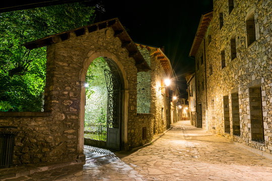 Entrada de la iglesia de Santa Mar&iacute;a de Benasque en Arag&oacute;n