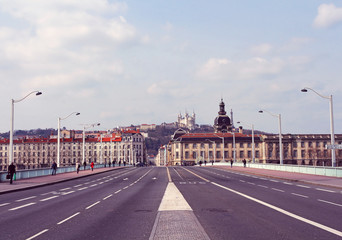 Lyon - Pont de la Guillotière avec vue sur Fourvière