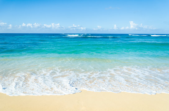 Fototapeta Ocean and tropical sandy beach background