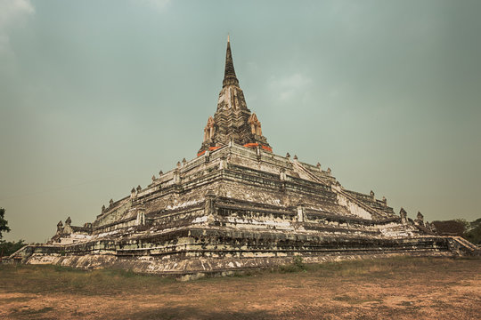 Wat Phu Khao Thong