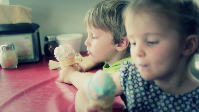 kids at ice cream parlor
