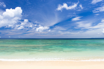 Fototapeta na wymiar 沖縄のビーチ・トケイ浜 