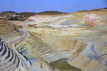 Mines à ciel ouvert à Milos