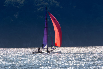 velisti su catamarano