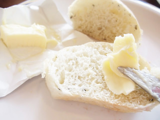 パンにバター