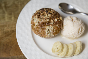 muffin with ice cream and banana