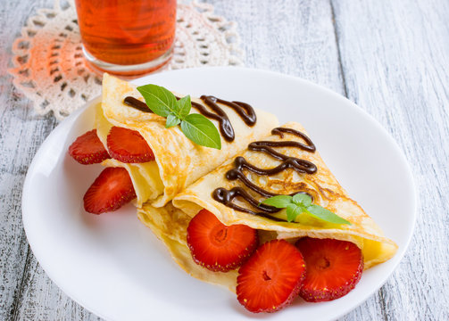 Pancakes with sliced strawberries