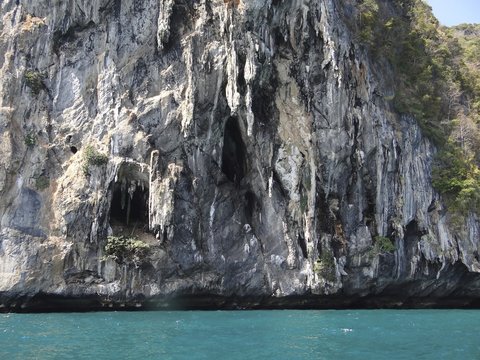 Falaise karstique dans les &icirc;les tha&iuml;landaises 