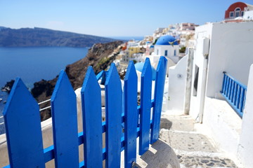 Blue Dome Churches in Santorini Greece / 青い建物が並ぶ南欧ギリシャ・サントリーニ島 - obrazy, fototapety, plakaty