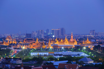 Fototapeta na wymiar Wat Phra Kaew,Grand palace at twilight in Bangkok, Thailand