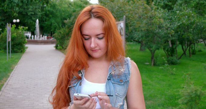  Women working with smartphone or phablet outdoors