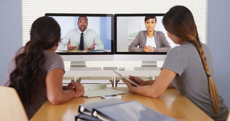 Obraz premium Diverse business colleagues holding a video conference meeting