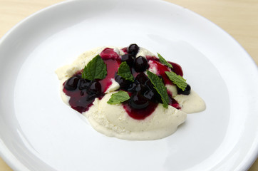 Aronia jam and ice cream