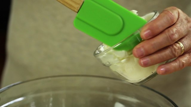 woman putting crisco in pie crust