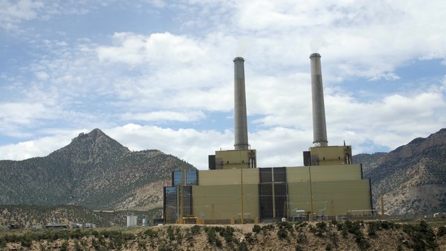 Large coal power plant in Southern Utah panning shot