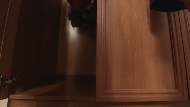 Woman hides her lover in the closet