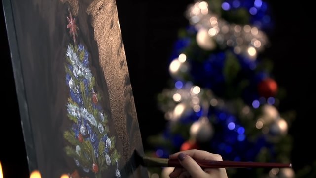 Hand drawing Christmas tree in Slow motion