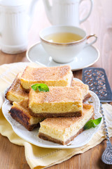 Honey and spicy cheesecake bars