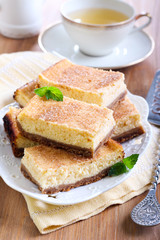 Honey and spicy cheesecake bars