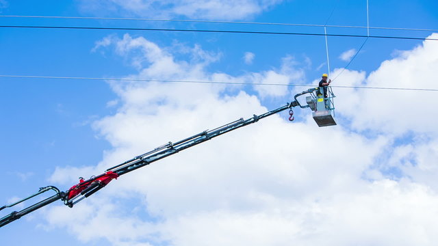 Removing rope around power lines