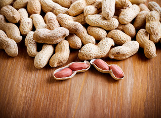 Peanuts in shells