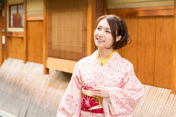 着物を着た女性