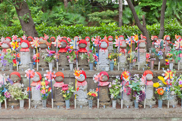 Fototapeta premium Jizo statues in Zojo-ji Temple, Tokyo, Japan