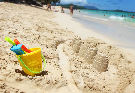 夏休み 砂の城 遊び　Sand castle on the beach