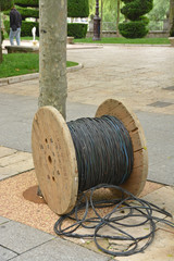 bobina de cable en la calle