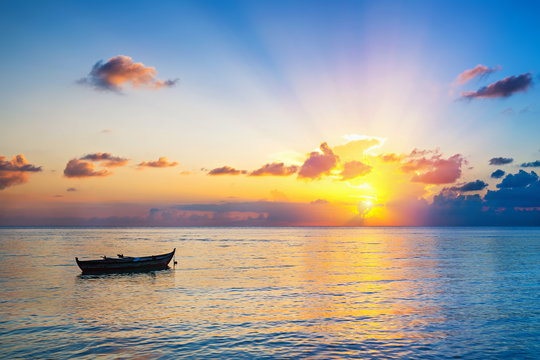 Fototapeta Sunrise over ocean