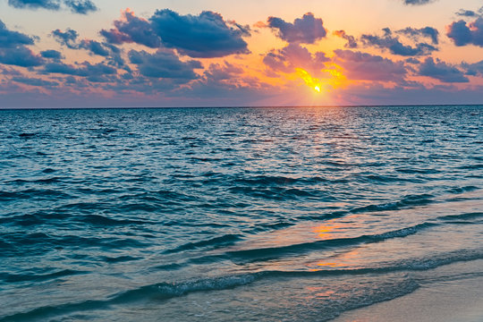 Fototapeta Sunset over ocean