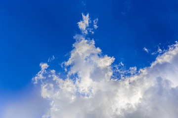 Fototapeta na wymiar Cloud in the clear sky