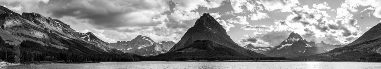 Panorama Swiftcurrent Lake in Glacier National Park, Montana