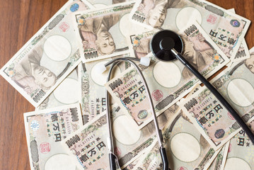 聴診器と一万円札