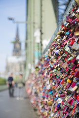 Obraz premium Love locks on the Hohenzollern Bridge in Cologne