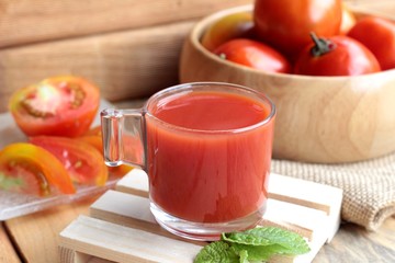 Tomato juice and fresh tomatoes
