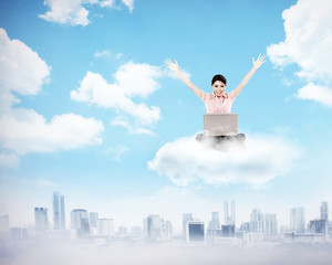 Fototapeta na wymiar Business woman working on the cloud above the city