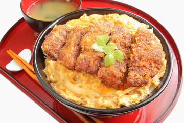 カツ丼　味噌汁