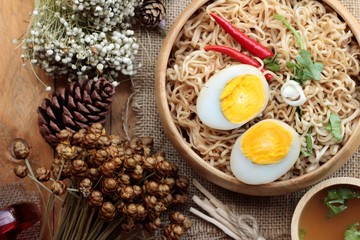 Instant noodles soup put egg