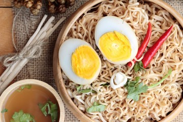 Instant noodles soup put egg
