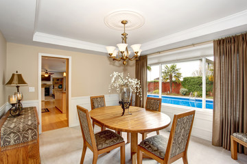 Lovely dinning room with great table and chair set.