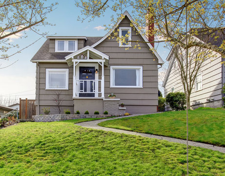 Adorable northwest home with perfect front yard.