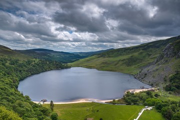 Obraz premium Lake Tay in Wicklow mountains