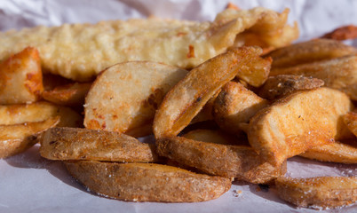 Baked potato chips with fried fish fillet