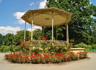 Gazebo, pergola in parks and gardens - relax and unwind
