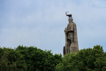 Bismarck Denkmal / Zum Hamburger Architektursommer 2015 mit Steinbock Skulptur auf dem Kopf