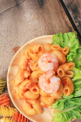 Macaroni with lobster and pasta raw.