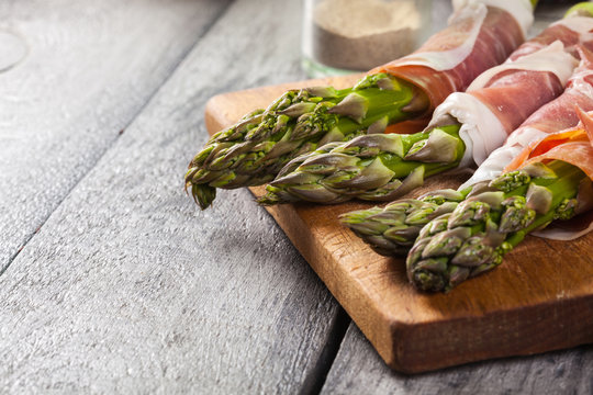 Prosciutto Wrapped Green Asparagus