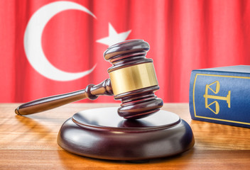 Richterhammer und Gesetzbuch - Türkei